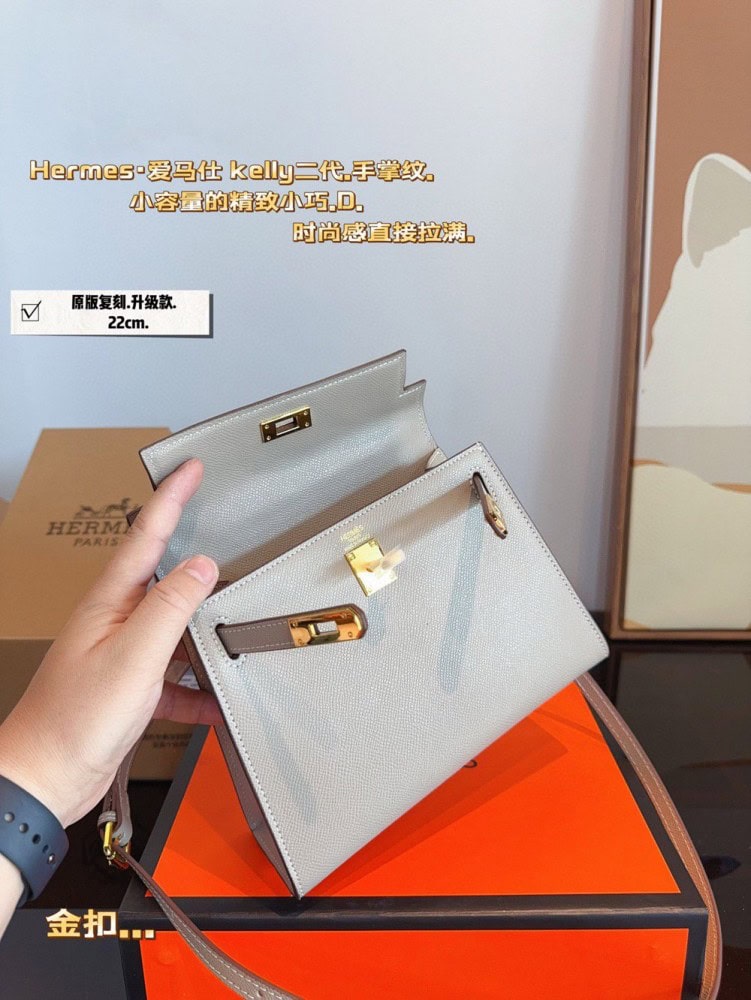 【AT2495】Hermes ヘルメス。エルメス ケリーバッグを背負うプラチナバッグの季節がやってきました。