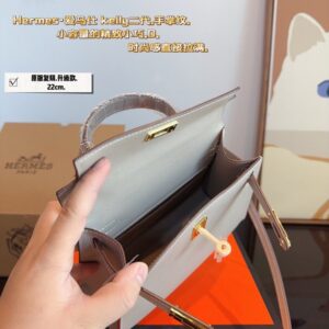 【AT2495】Hermes ヘルメス。エルメス ケリーバッグを背負うプラチナバッグの季節がやってきました。