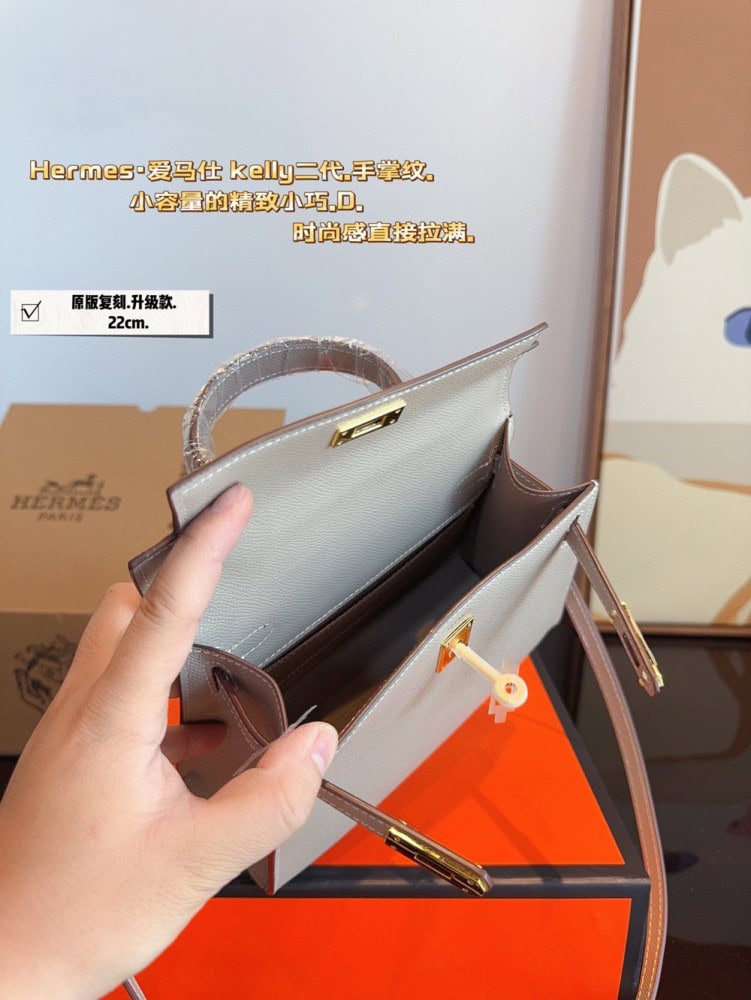 【AT2495】Hermes ヘルメス。エルメス ケリーバッグを背負うプラチナバッグの季節がやってきました。