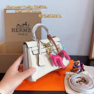 【AT2497】Hermes エルメス。ケリーバッグの季節がやってきました。