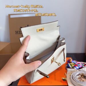 【AT2497】Hermes エルメス。ケリーバッグの季節がやってきました。