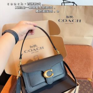 【AT2498】Coach コーチの新作コーチ-タビー26は、色合いが素晴らしいです！高い美しさと着用可能性を兼ね備えたデザインです。ハンドバッグとショルダーとして使えるので、様々なスタイルに合わせやすいです。