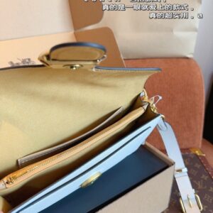 【AT2498】Coach コーチの新作コーチ-タビー26は、色合いが素晴らしいです！高い美しさと着用可能性を兼ね備えたデザインです。ハンドバッグとショルダーとして使えるので、様々なスタイルに合わせやすいです。