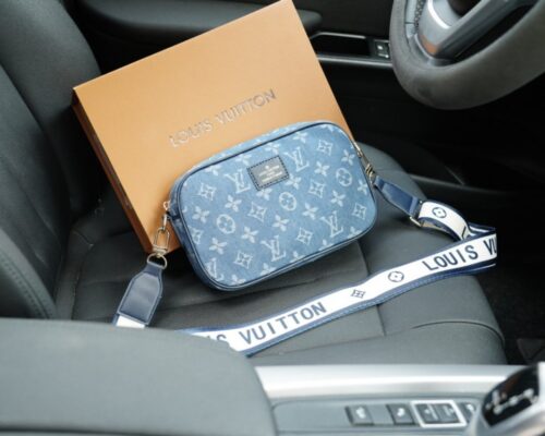 【AT2500】Louis Vuitton ルイ・ヴィトン公式ウェブサイトと同期したシングルショルダースリングバッグは、決して時代遅れにならないクラシックな作品です。手触りが良く、深い防水性と耐久性があり、一般的な商品とは異なります。控えめで豪華なデザインは、全く派手ではなく、日常的でおしゃれです。
