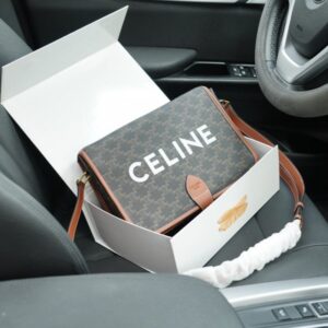 【AT2502】CELINE 公式ウェブサイトと同期する ショルダーバッグ 斜めがけシングルショルダーバッグ 時代を超越した象徴的な製品 小牛革 最高級の金具製作 一般的なバージョンとは異なる 今年のお気に入りのデザイン 全て実際の撮影写真 実用性が非常に高い