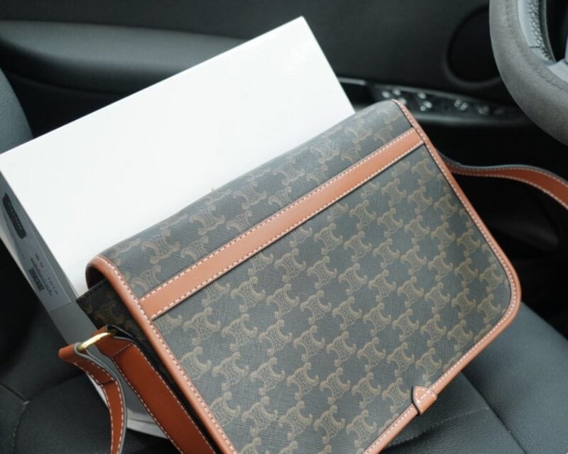 【AT2502】CELINE 公式ウェブサイトと同期する ショルダーバッグ 斜めがけシングルショルダーバッグ 時代を超越した象徴的な製品 小牛革 最高級の金具製作 一般的なバージョンとは異なる 今年のお気に入りのデザイン 全て実際の撮影写真 実用性が非常に高い