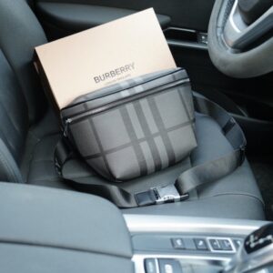 【AT2504】Burberry 🇮🇹 バーバリー公式ウェブサイトと同期したウエストバッグ。永遠に時代を超えたアイコン的な製品で、一般的な市販バージョンとは異なります。今年のBurberryが特にお気に入りのデザインです。すべて実物写真で、非常に使いやすいアイテムです。