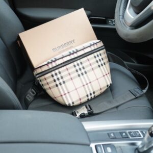 【AT2504】Burberry 🇮🇹 バーバリー公式ウェブサイトと同期したウエストバッグ。永遠に時代を超えたアイコン的な製品で、一般的な市販バージョンとは異なります。今年のBurberryが特にお気に入りのデザインです。すべて実物写真で、非常に使いやすいアイテムです。
