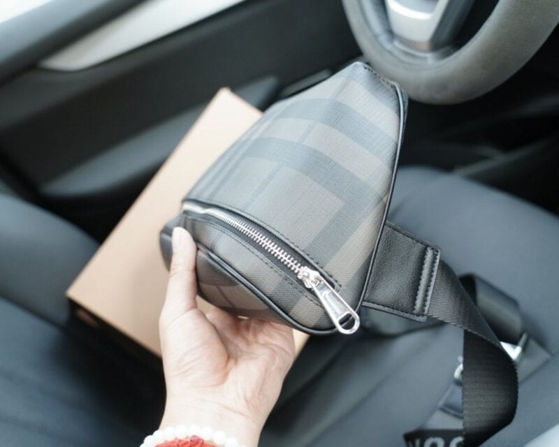 【AT2504】Burberry 🇮🇹 バーバリー公式ウェブサイトと同期したウエストバッグ。永遠に時代を超えたアイコン的な製品で、一般的な市販バージョンとは異なります。今年のBurberryが特にお気に入りのデザインです。すべて実物写真で、非常に使いやすいアイテムです。