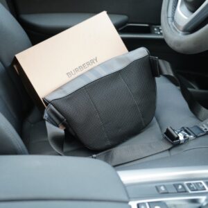 【AT2504】Burberry 🇮🇹 バーバリー公式ウェブサイトと同期したウエストバッグ。永遠に時代を超えたアイコン的な製品で、一般的な市販バージョンとは異なります。今年のBurberryが特にお気に入りのデザインです。すべて実物写真で、非常に使いやすいアイテムです。
