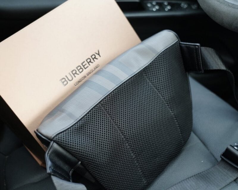 【AT2504】Burberry 🇮🇹 バーバリー公式ウェブサイトと同期したウエストバッグ。永遠に時代を超えたアイコン的な製品で、一般的な市販バージョンとは異なります。今年のBurberryが特にお気に入りのデザインです。すべて実物写真で、非常に使いやすいアイテムです。
