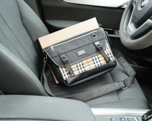 【AT2505】Burberry バーバリー公式ウェブサイトでシンクロするシングルショルダースリングバッグ。古典的で時代を超えた作品で、手触りが非常に細やかで、深い防水性と耐久性があり、一般的な商品とは異なる。控えめな贅沢さで、全く派手ではないデザイン。日常的でおしゃれ。