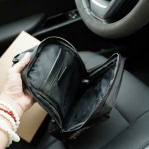 【AT2506】Burberry バーバリーオフィシャルウェブサイトと同期したチェストバッグは、古典的で時代を超える作品です。手触りが繊細で、高い防水性と耐久性を備えています。一般的な市販品とは異なり、控えめな贅沢さを感じさせるデザインです。日常使いにもおしゃれで、決して派手ではないスタイルです。