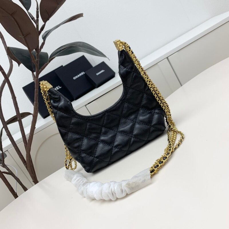 【AT2510】Chanelの斜め掛けはカジュアルで、ハンドバッグとして留めると、夜会にピッタリです。要するに手で持つことができ、片肩に掛けることができ、斜め掛けにすることができます。ネックレスとしても使えると、お姉さんたちが発見したと聞いています。このバッグはとても価値があります！容量もたっぷり！