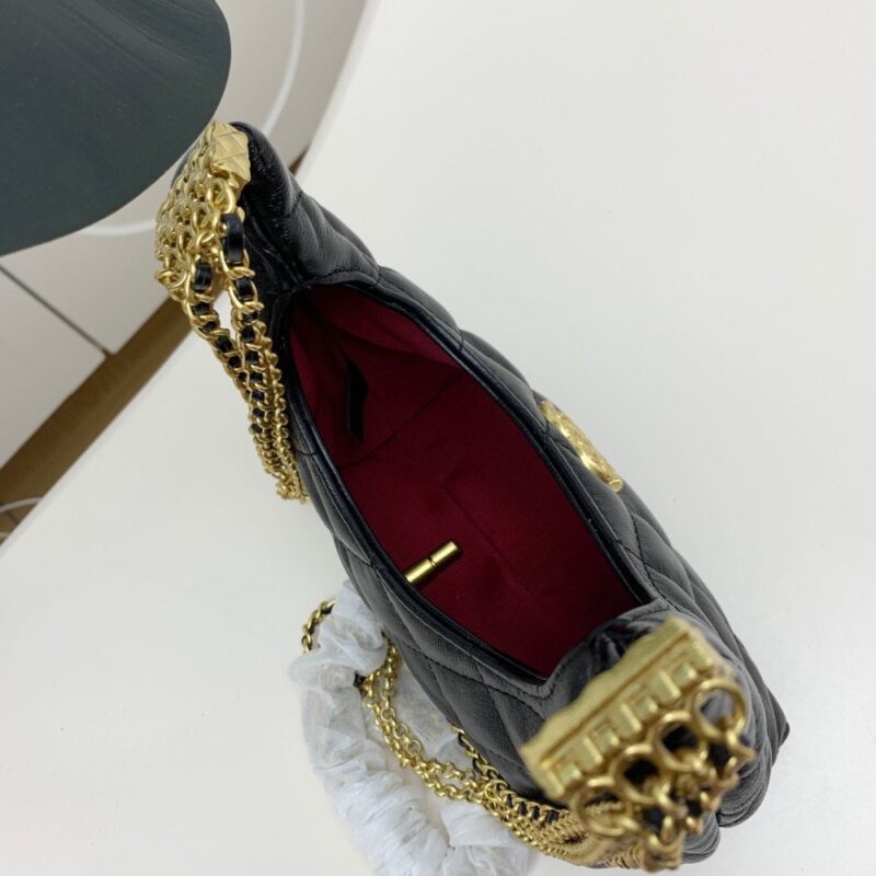 【AT2510】Chanelの斜め掛けはカジュアルで、ハンドバッグとして留めると、夜会にピッタリです。要するに手で持つことができ、片肩に掛けることができ、斜め掛けにすることができます。ネックレスとしても使えると、お姉さんたちが発見したと聞いています。このバッグはとても価値があります！容量もたっぷり！
