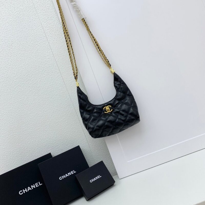 【AT2510】Chanelの斜め掛けはカジュアルで、ハンドバッグとして留めると、夜会にピッタリです。要するに手で持つことができ、片肩に掛けることができ、斜め掛けにすることができます。ネックレスとしても使えると、お姉さんたちが発見したと聞いています。このバッグはとても価値があります！容量もたっぷり！