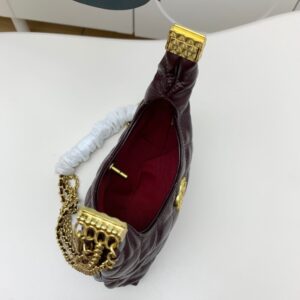 【AT2511】Chanel シャネルの斜めがけバッグは自由なスタイルで、手で持っても、肩にかけても、斜めがけしても、おしゃれな晩餐会にもピッタリです。何でもできるバッグと言われています。このバッグ、とても価値があります！容量もたっぷりあります！
