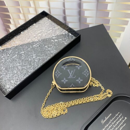 【AT2516】LVの新作である「Around Me」ハンドバッグは、モノグラムコーティングキャンバスを使用し、ブランドのLV Circleロゴからインスピレーションを受けています。