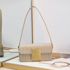 【AT2520】Miss Diorのフラップハンドバッグは2024年冬の新作であり、Diorのクラシックなスタイルを現代のエレガンスで再解釈しています。