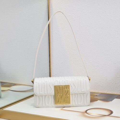 【AT2521】このMiss Diorフリップトップバッグは2024年秋冬コレクションの新作であり、ディオールのクラシックなスタイルを現代のエレガントな雰囲気で再解釈しています。