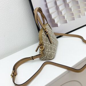 【AT2523】Tory Burchの新しいEmersonシェル型布バッグ