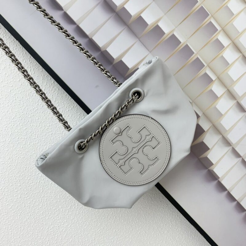 【AT2528】Tory Burchの新しいナイロンEllaチェーンショルダーバッグを手提げ。