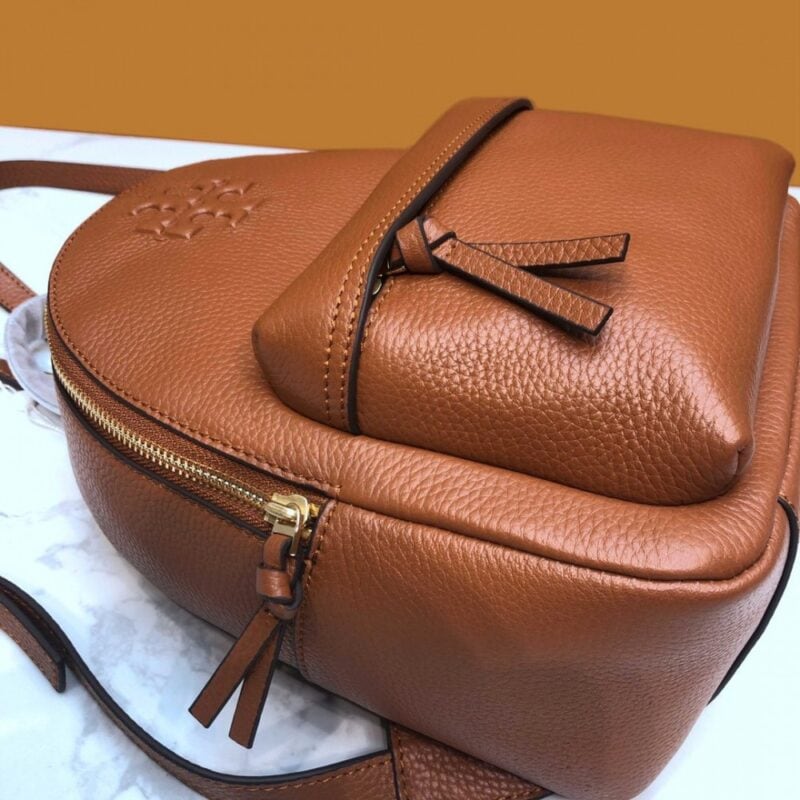 【AT2529】LOEWEの新作、リッチなリッチ柄のトップグレインカーフ革の小型バックパック、女性用バッグ。柔らかいカーフスキン、鞄の形状、立体感が非常に素晴らしい。