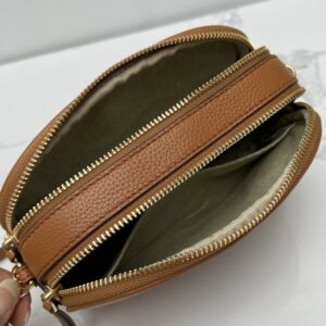 【AT2531】Tory Burchの新しい女性用カメラバッグ、リッチフライトレザー、ショルダーバッグ、斜め掛け小さい丸いバッグ、レザーバッグ、ダブルジッパー。