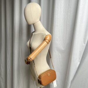 【AT2531】Tory Burchの新しい女性用カメラバッグ、リッチフライトレザー、ショルダーバッグ、斜め掛け小さい丸いバッグ、レザーバッグ、ダブルジッパー。