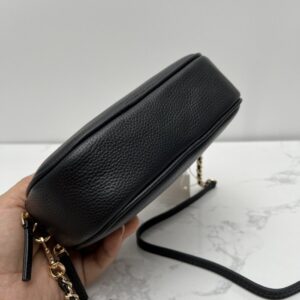 【AT2533】 Tory Burchの新しい女性用バッグは、リッチな牛革を使用しており、肩に掛けたり斜め掛けにしたりして使える小さな丸いバッグです。ダブルジッパーで収納スペースもたっぷりです。