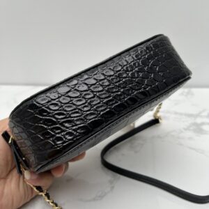 【AT2534】Tory Burchの新しい女性用カメラバッグは、リザード柄の牛革製で、ショルダー、斜め掛け、小さな丸いバッグ、牛革のクロスボディバッグです。2層のジッパーが付いています。