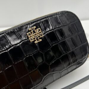 【AT2534】Tory Burchの新しい女性用カメラバッグは、リザード柄の牛革製で、ショルダー、斜め掛け、小さな丸いバッグ、牛革のクロスボディバッグです。2層のジッパーが付いています。