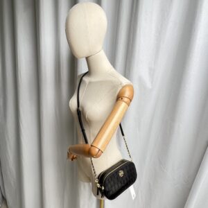 【AT2534】Tory Burchの新しい女性用カメラバッグは、リザード柄の牛革製で、ショルダー、斜め掛け、小さな丸いバッグ、牛革のクロスボディバッグです。2層のジッパーが付いています。