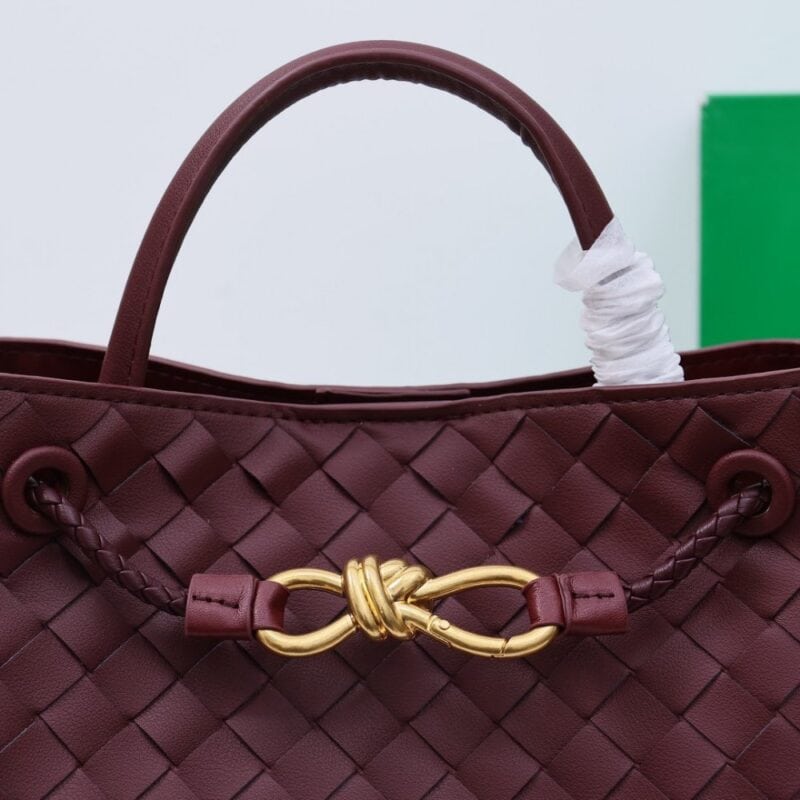 【AT2535】Bottega VenetaのAndiamoハンドバッグは、定義されていないファッションです。
