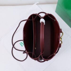 【AT2535】Bottega VenetaのAndiamoハンドバッグは、定義されていないファッションです。
