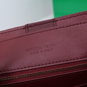【AT2535】Bottega VenetaのAndiamoハンドバッグは、定義されていないファッションです。