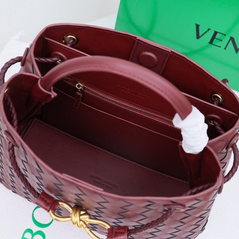 【AT2535】Bottega VenetaのAndiamoハンドバッグは、定義されていないファッションです。