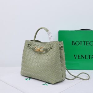 【AT2536】Bottega VenetaのAndiamoハンドバッグは、定義されていないファッションです。クールなスタイリングとエレガントな編み込み技術を組み合わせた、Andiamoハンドバッグ。