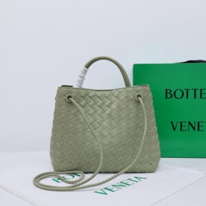 【AT2536】Bottega VenetaのAndiamoハンドバッグは、定義されていないファッションです。クールなスタイリングとエレガントな編み込み技術を組み合わせた、Andiamoハンドバッグ。