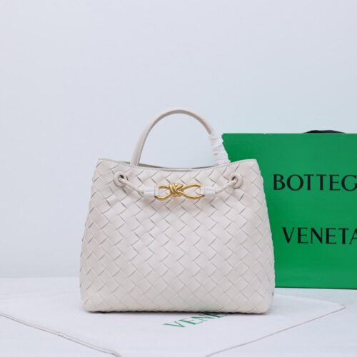 【AT2538】Bottega Veneta ボッテガ・ヴェネタのAndiamoハンドバッグは、定義されていないファッションです。クールなスタイルと優雅な編み工芸が組み合わされています。