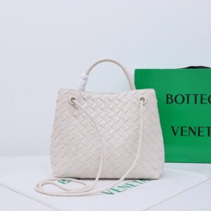 【AT2538】Bottega Veneta ボッテガ・ヴェネタのAndiamoハンドバッグは、定義されていないファッションです。クールなスタイルと優雅な編み工芸が組み合わされています。