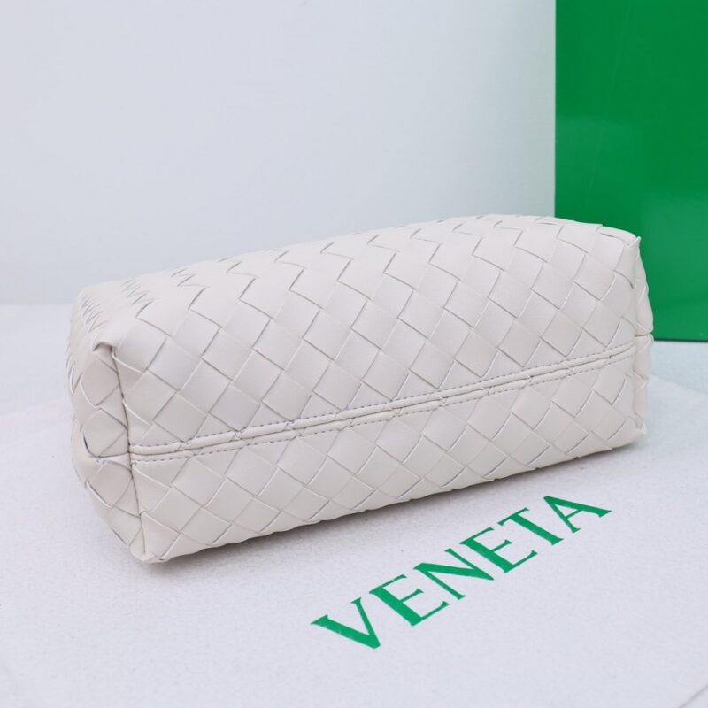 【AT2538】Bottega Veneta ボッテガ・ヴェネタのAndiamoハンドバッグは、定義されていないファッションです。クールなスタイルと優雅な編み工芸が組み合わされています。