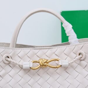 【AT2538】Bottega Veneta ボッテガ・ヴェネタのAndiamoハンドバッグは、定義されていないファッションです。クールなスタイルと優雅な編み工芸が組み合わされています。