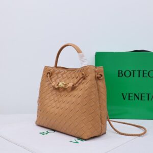 【AT2539】Bottega VenetaのAndiamoハンドバッグは、定義されていないファッションであり、クールなスタイルと優雅な編み込み技術が組み合わさっています。