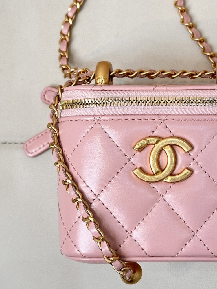 【AT2543】Chanel シャネルの桜色のミニパウダーは、ロマンチックで純真で繊細な桜色です🌸 ピンク色の桜色は、赤ちゃんのような肌のようで、繊細で精巧な印象を与えます。