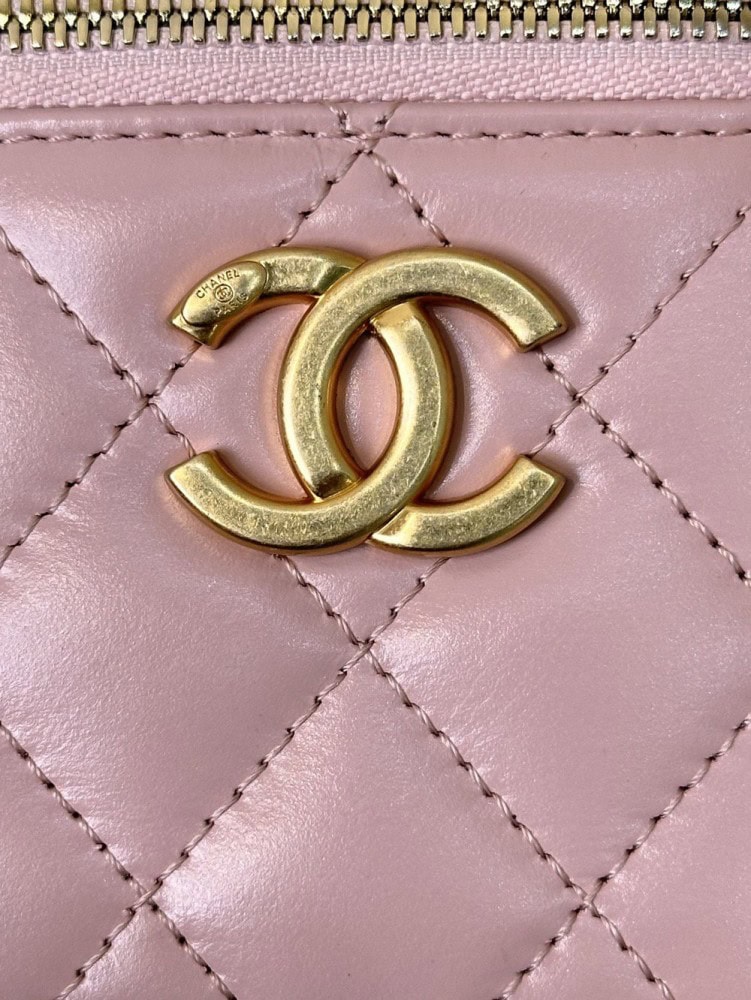 【AT2543】Chanel シャネルの桜色のミニパウダーは、ロマンチックで純真で繊細な桜色です🌸 ピンク色の桜色は、赤ちゃんのような肌のようで、繊細で精巧な印象を与えます。