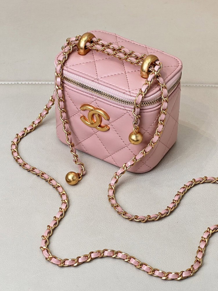 【AT2543】Chanel シャネルの桜色のミニパウダーは、ロマンチックで純真で繊細な桜色です🌸 ピンク色の桜色は、赤ちゃんのような肌のようで、繊細で精巧な印象を与えます。