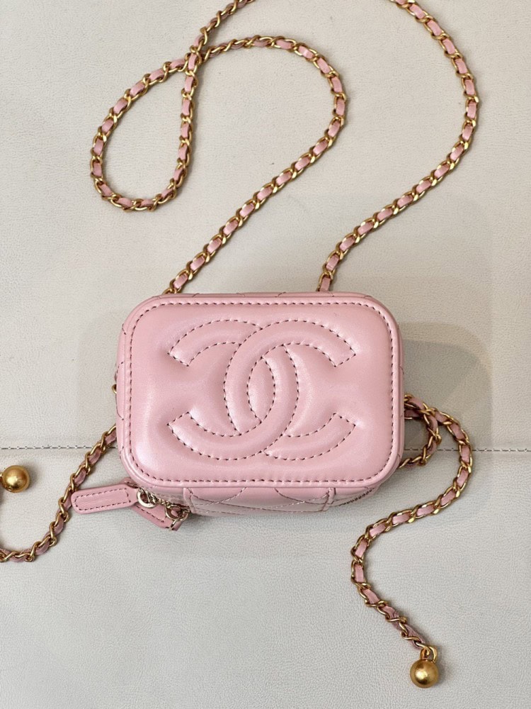 【AT2543】Chanel シャネルの桜色のミニパウダーは、ロマンチックで純真で繊細な桜色です🌸 ピンク色の桜色は、赤ちゃんのような肌のようで、繊細で精巧な印象を与えます。