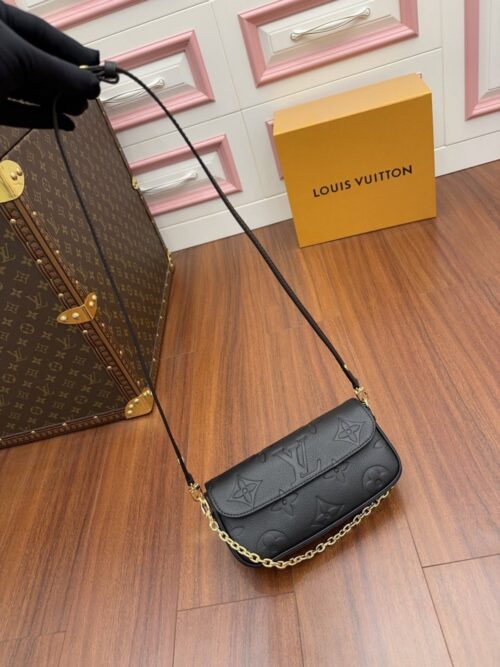 【AT2546】★Louis Vuitton★ルイ・ヴィトン財布チェーンアイビー