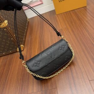 【AT2546】★Louis Vuitton★ルイ・ヴィトン財布チェーンアイビー